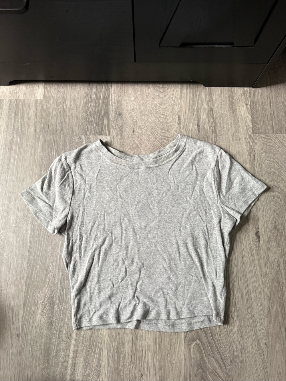 Hollister Light Gray Women’s Crop Tee